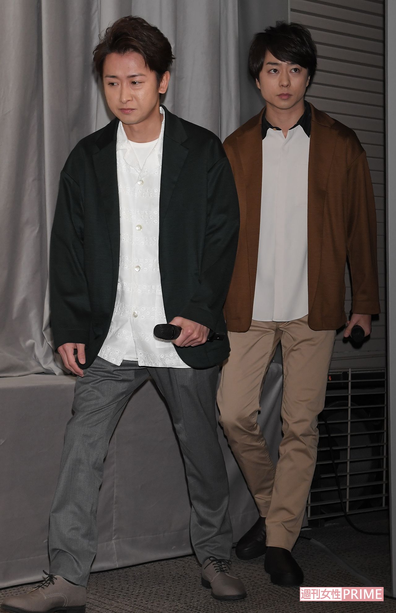 『嵐 活動休止表明会見』覚悟を決めて登場する大野智と櫻井翔