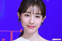 「あ～ん」田中みな実、女友達のインスタグラムでカニを頬張る、プライベートでも仕草、服装共に“貫録”の…