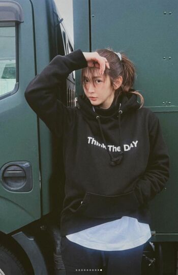 Think The DAYの能登地震支援チャリティロゴフーディーは今回の活動でも着用（紗栄子インスタグラムより）