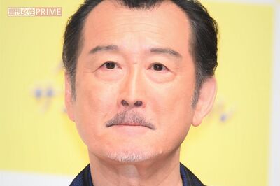 吉田鋼太郎、22歳年下妻と2歳長女を連れて引っ越した理由は愛犬のご近所トラブル、“ペット飼育可”マンシ…