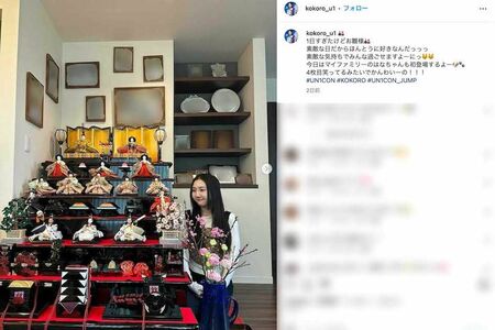豪華なひな人形を飾った実家の写真を公開したTravisJapan松田元太の妹で、アイドルグループに所属するKOKORO（本人のインスタグラムより）
