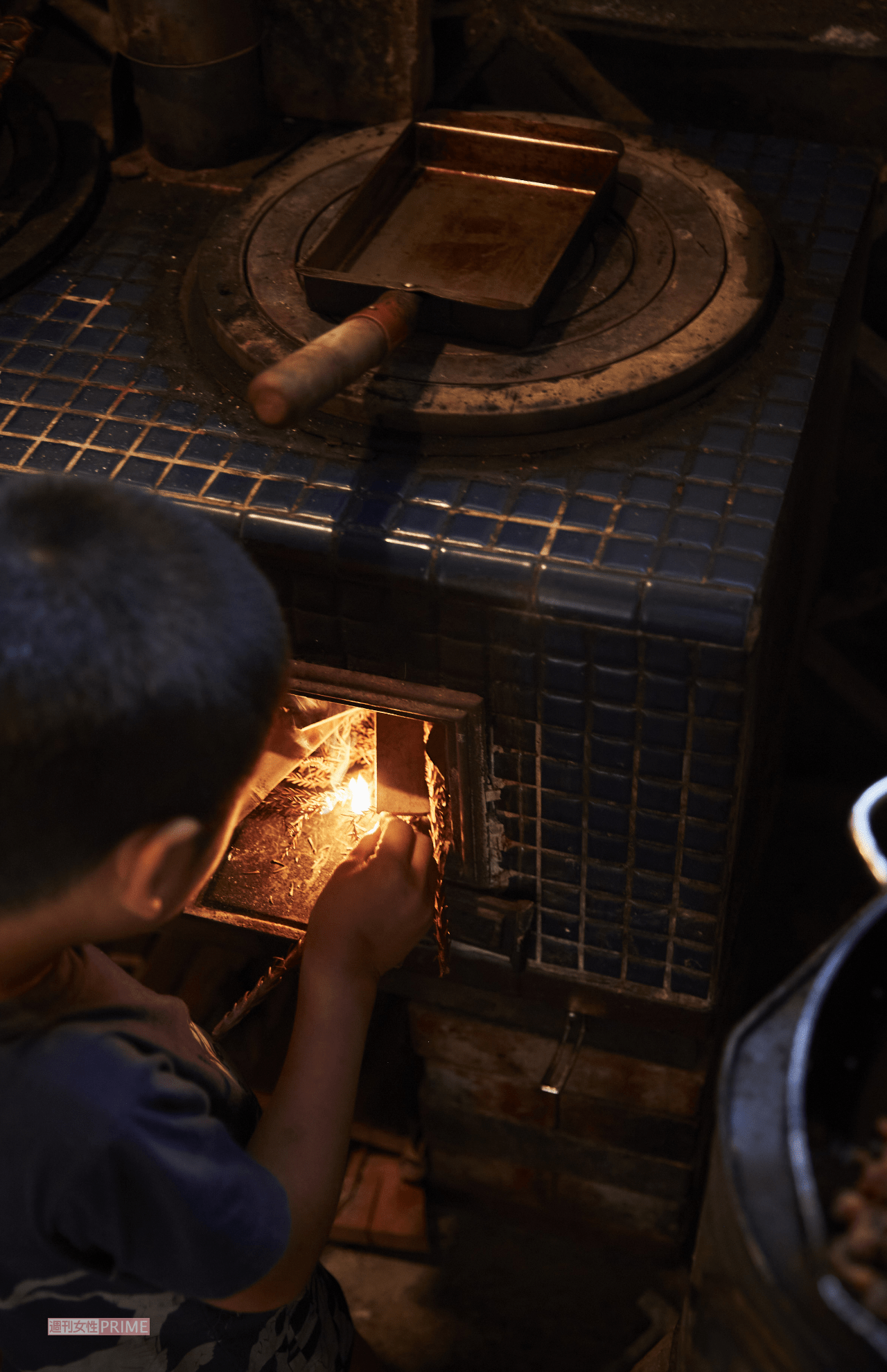 YouTubeの収益で購入したかまどのおかげで、料理の効率が上がった※撮影／いとうしゅんすけ