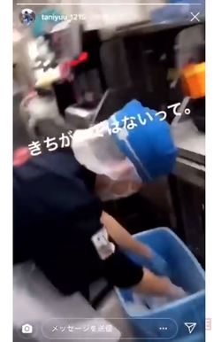 回転寿司チェーンの店員がゴミ箱に廃棄した魚を拾って調理した動画が拡散され炎上