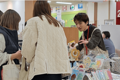 編み物やストラップなどの自作品をマルシェに出品するのが日曜日の習慣