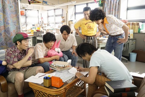 家族のようなチームワークのフジオ・プロの面々。アイデア会議で多くの傑作を生み出す