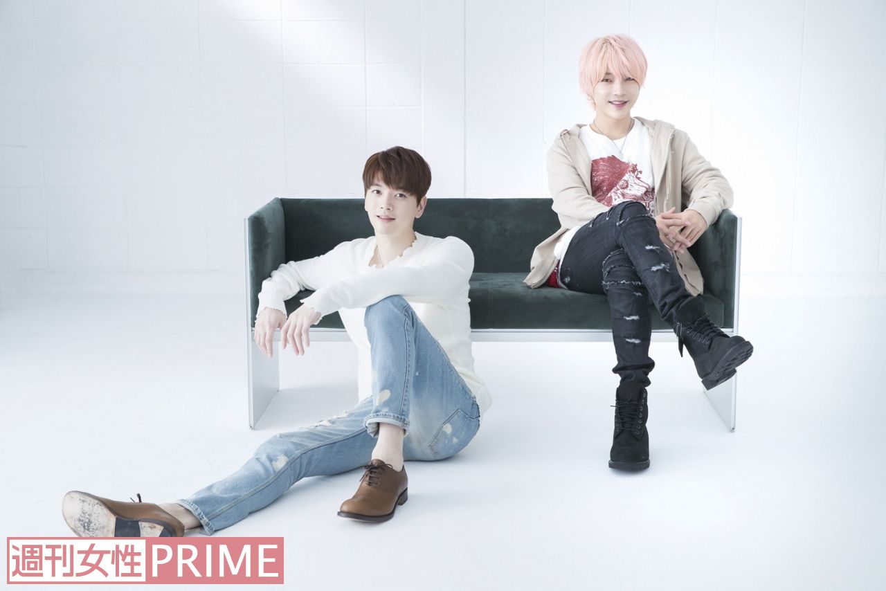 超新星のソンジェ（左）とユナク（右）