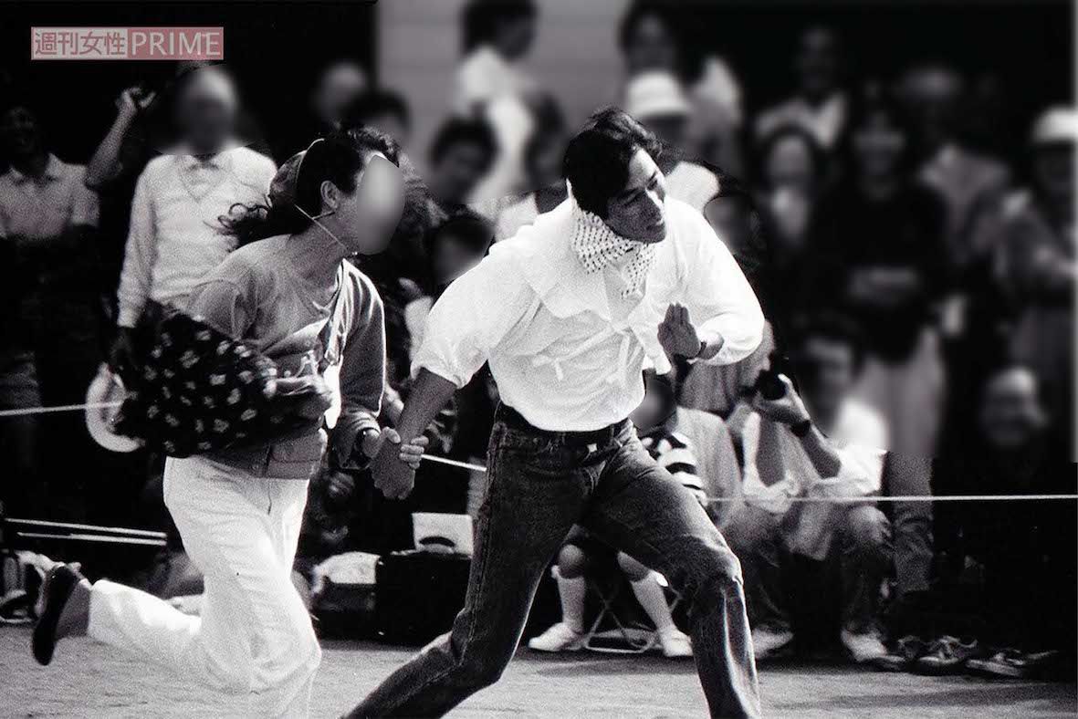 1990年10月、子どもの運動会に参加した明石家さんま