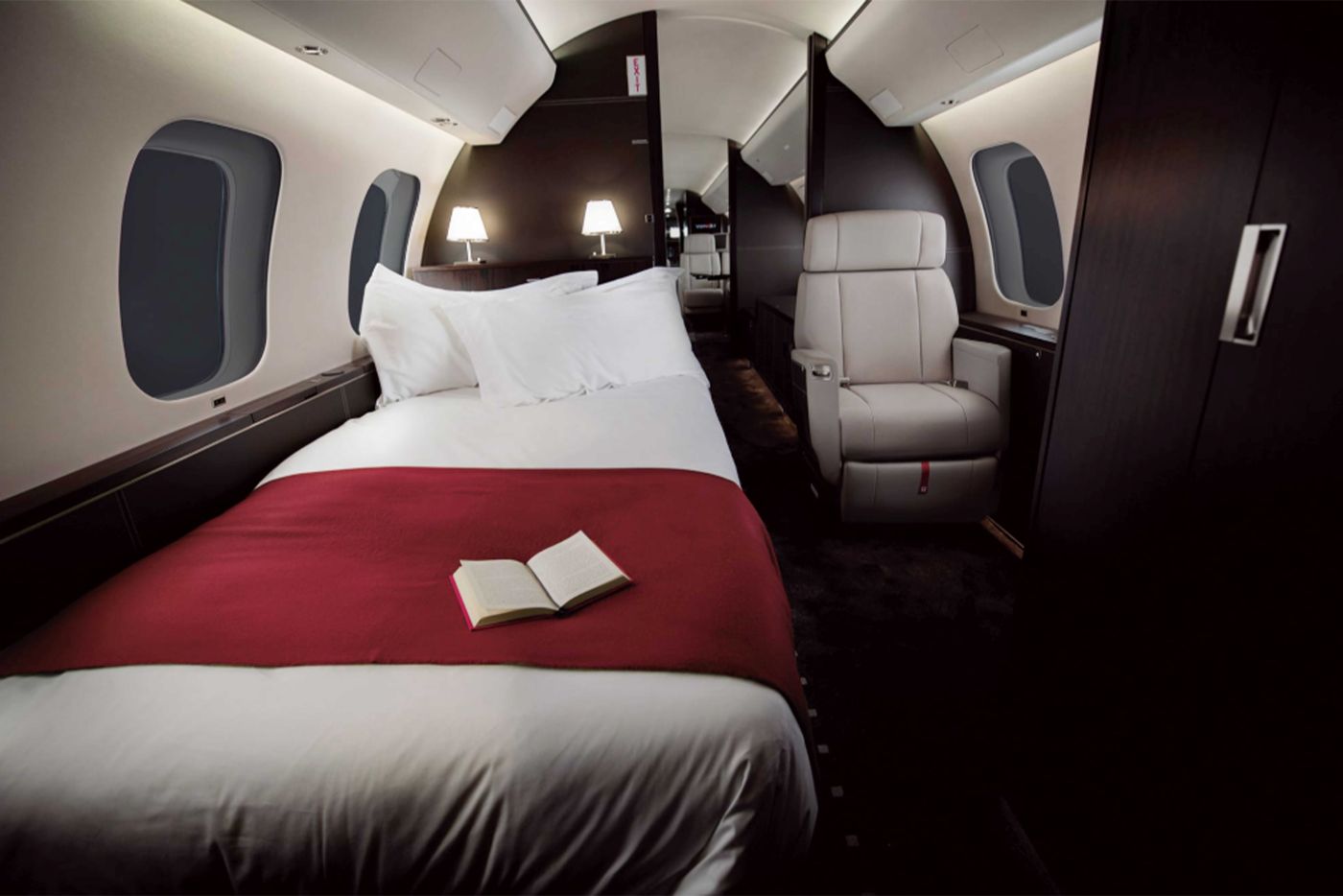 『VistaJet』の航空機内（セゾンラグジュアリーラウンジ公式サイトより）