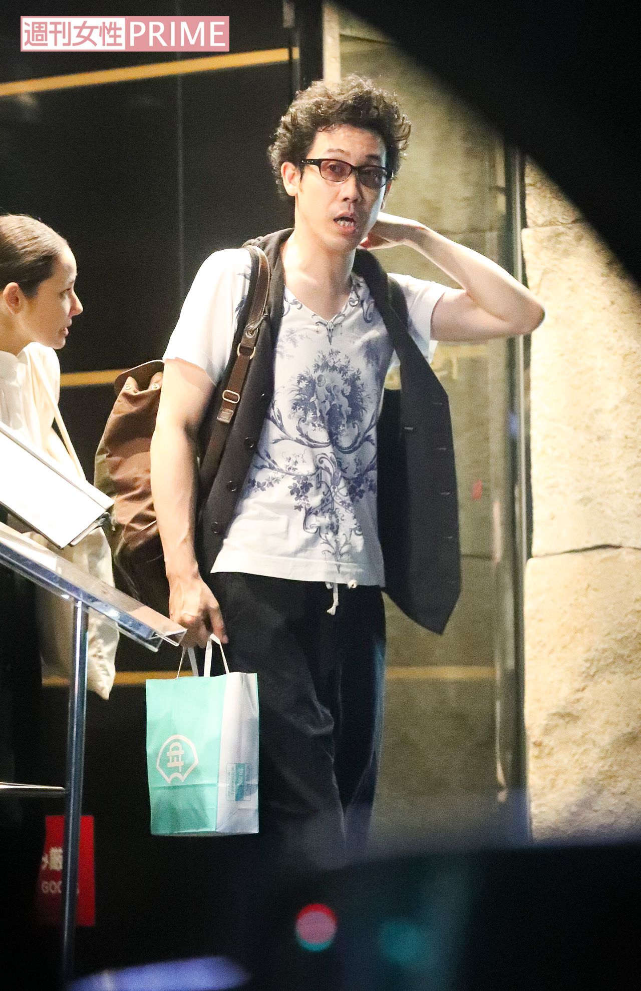 大泉は荷物を多めに抱えていた