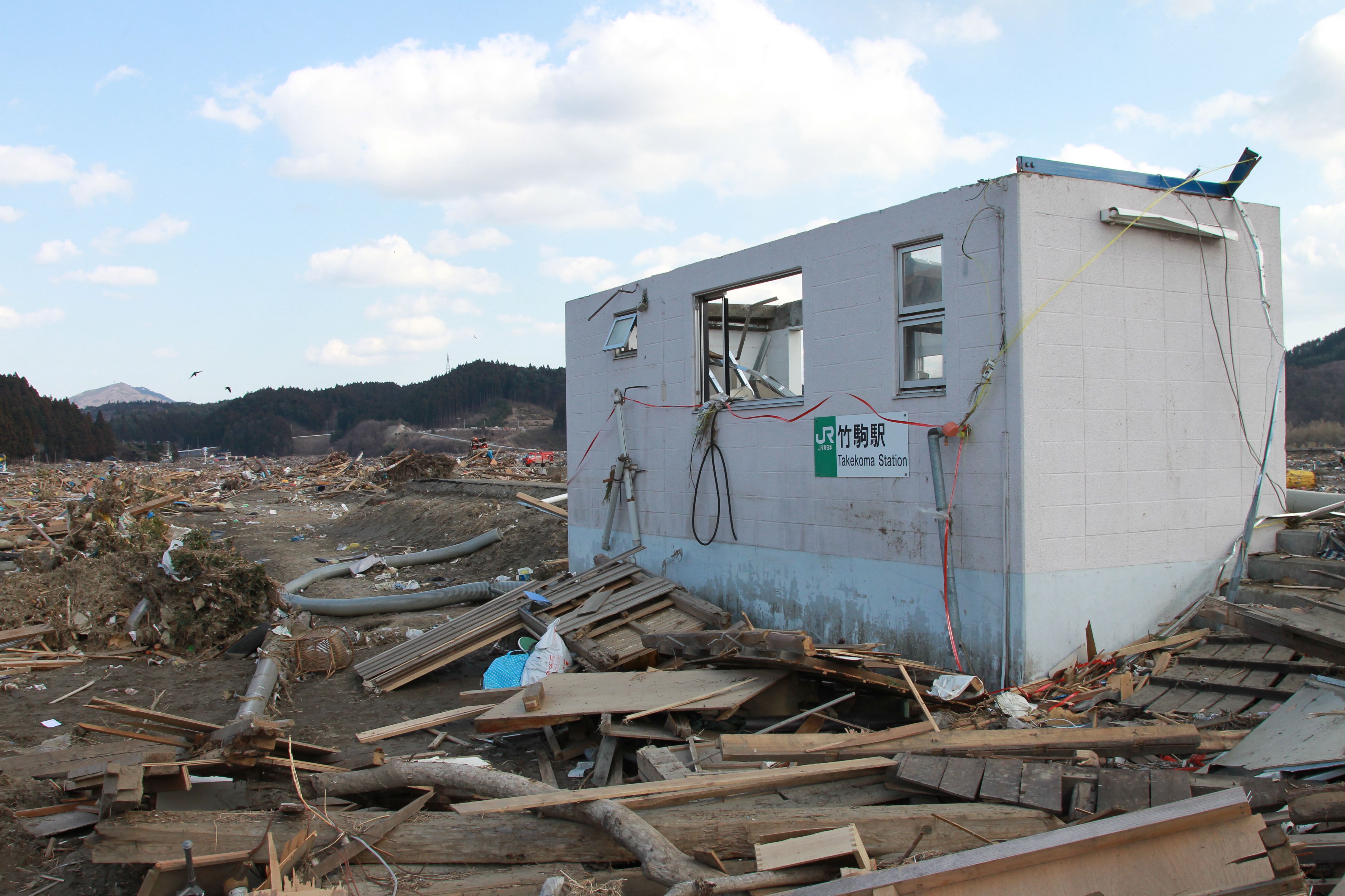 陸前高田市の竹駒駅もこんな姿に（2011年3月29日〜4月1日）