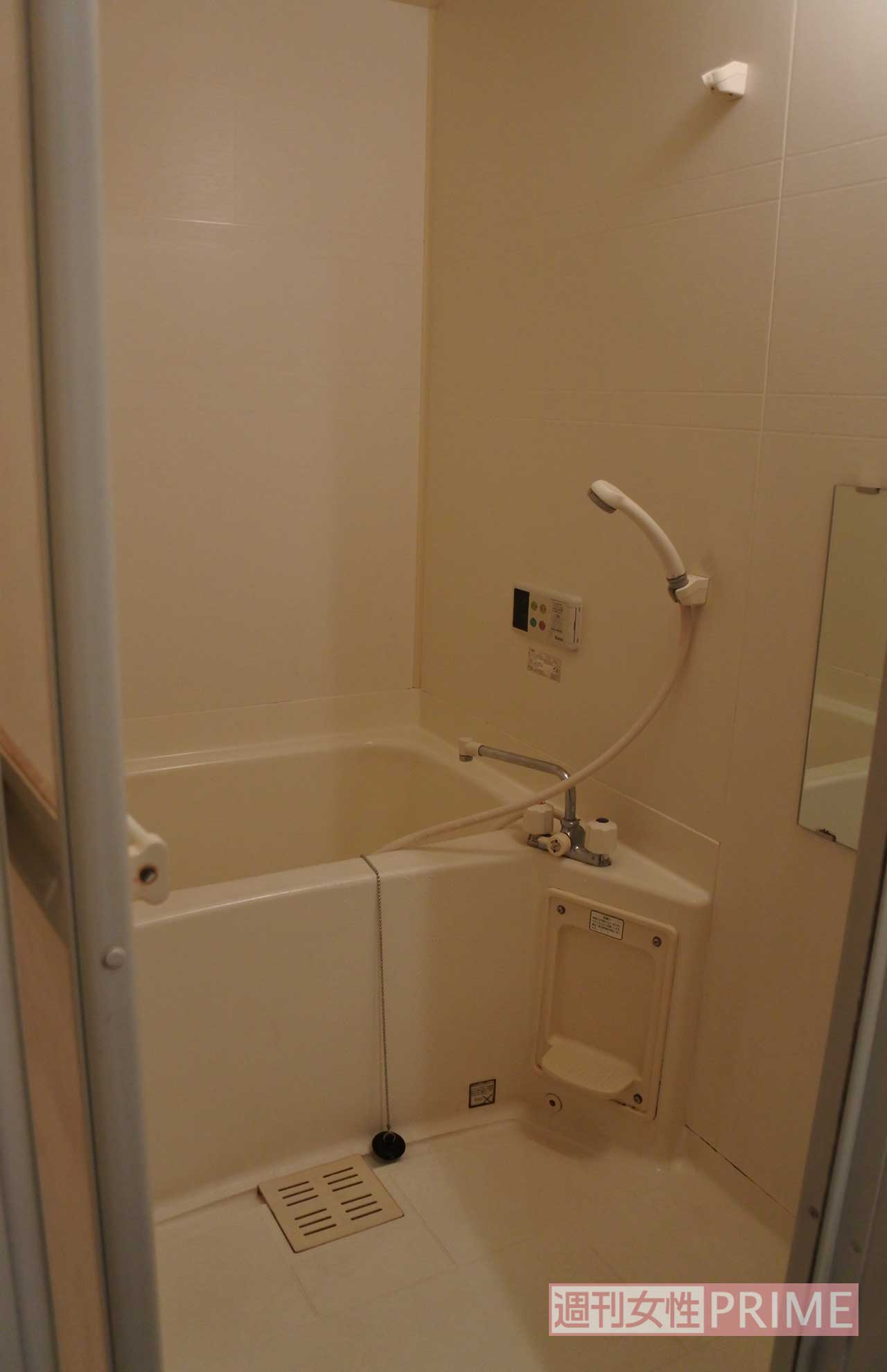 心愛さんが亡くなった浴室と同型の浴室。アパートの別の部屋で撮影