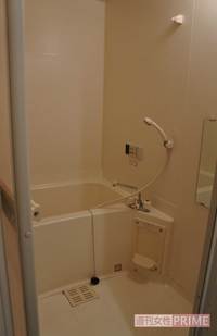 心愛さんが亡くなった浴室と同型の浴室。アパートの別の部屋で撮影