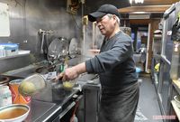 亡き妻と作り上げた自慢の中華そば、再開までの苦悩と “自分の味” に涙