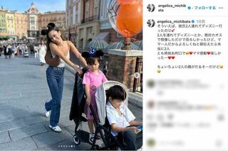 息子2人と共にディズニーへ行ったことを報告した道端アンジェリカ。露出度の高い服装で、文中では息子を「彼氏」呼び（インスタグラムより）
