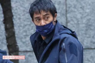 ドラマの撮影中の阿部寛（'21年）