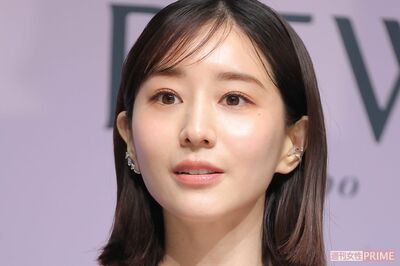 元TBSアナウンサー・田中みな実、妊娠発表後初の公の場に「背中パックリ大胆ドレス」で登場、ママでも変わ…