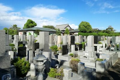 お寺から離檀料請求、墓参りに行ったら墓石がない！「墓じまい」トラブル事件簿