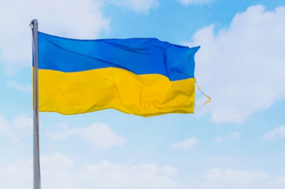 ウクライナ軍の日本人義勇兵がTwitterで伝える“戦場のリアル”「ヘルメットに爆弾の破片が…」