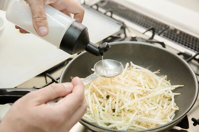 【魔法の料理酒オイルレシピ】料理芸人クック井上。の大発見！“新・手作り調味料”は安い食材を格上げし、…