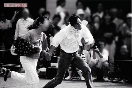 1990年10月、子どもの運動会に参加した明石家さんま