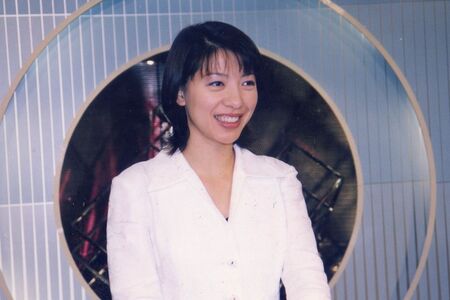 北陸放送アナウンサー時代の財目かおりさん。テレビ・ラジオの兼営局で、報道からスポーツ、性教育番組まで幅広く担当