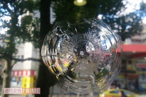 被害を受けた近隣の歯科医院の銃痕