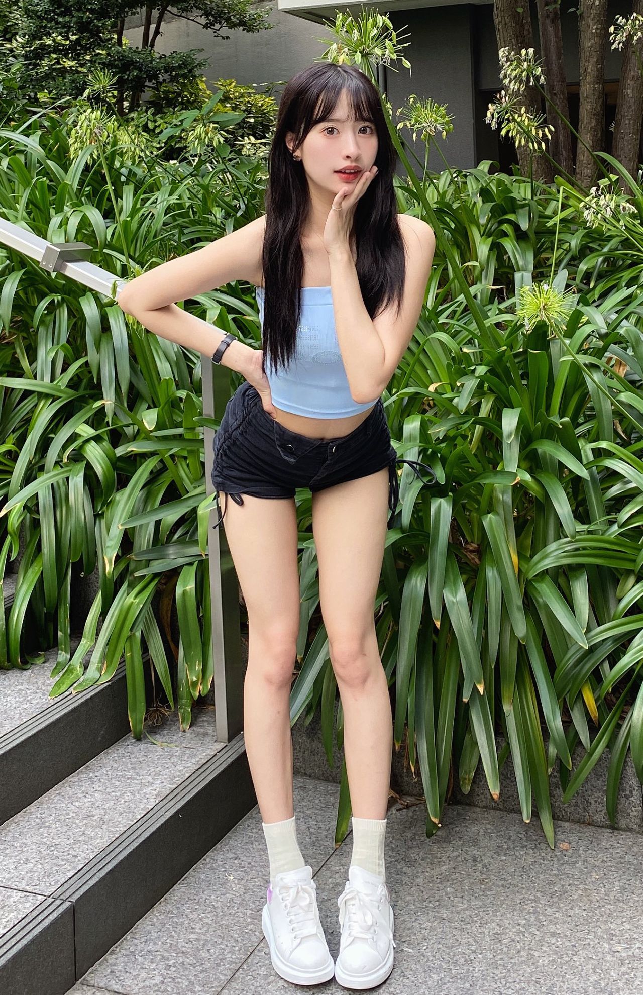 リーズナブルな洋服も着こなす（本人公式Xより）