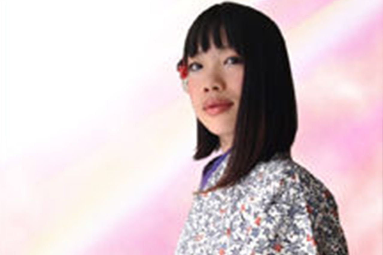 着物姿を披露する容疑者（麻理乃容疑者のブログより）