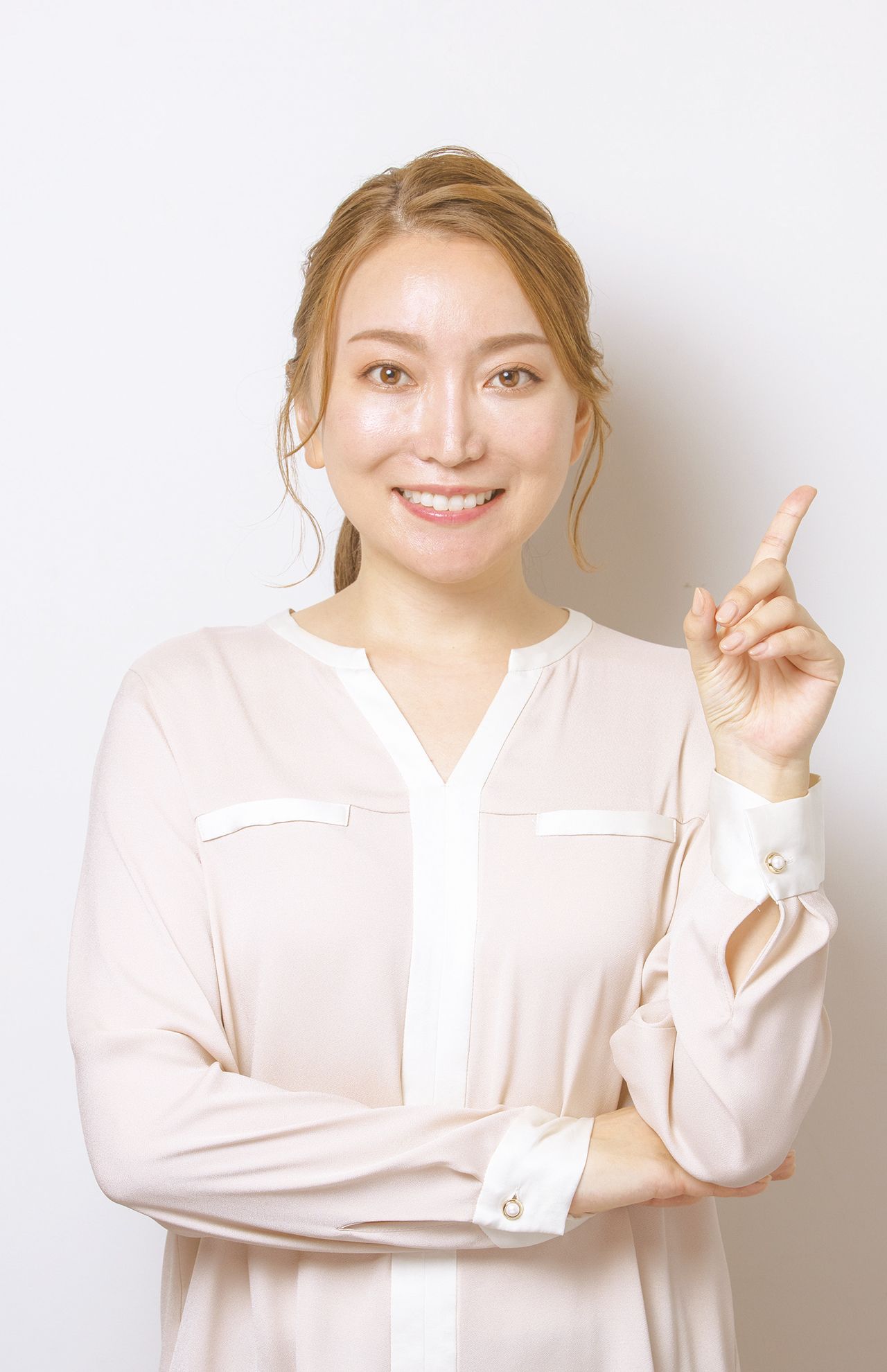 加藤綾菜●1988年広島県生まれ。加藤茶との45歳年の差婚で話題となる。現在は、夫を支えるため、介護や減塩食などさまざまに勉強を重ね、その経験をもとに講演会なども行っている。近著に『加藤家の食卓』（アスコム）がある。