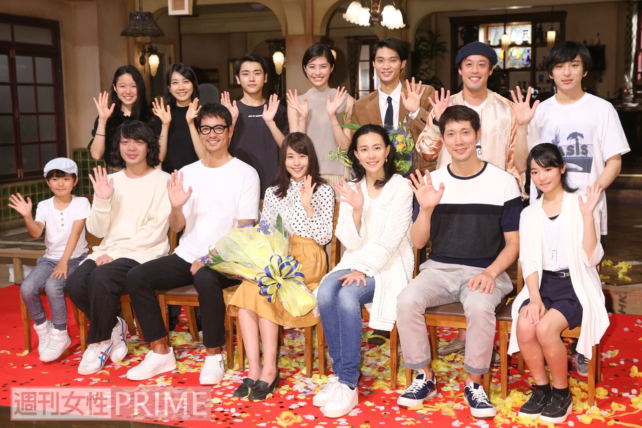 （後列右から）古舘佑太郎、やついいちろう、磯村勇斗、佐久間由衣、泉澤祐希、松本穂香、藤野涼子（前列）宮原和、佐々木蔵之介、木村佳乃、有村架純、沢村一樹、峯田和伸、高橋來　撮影／吉岡竜紀