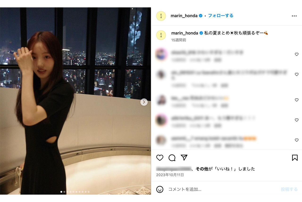 脇腹に穴のあいた黒いワンピース姿の本田真凜（公式インスタグラムより）