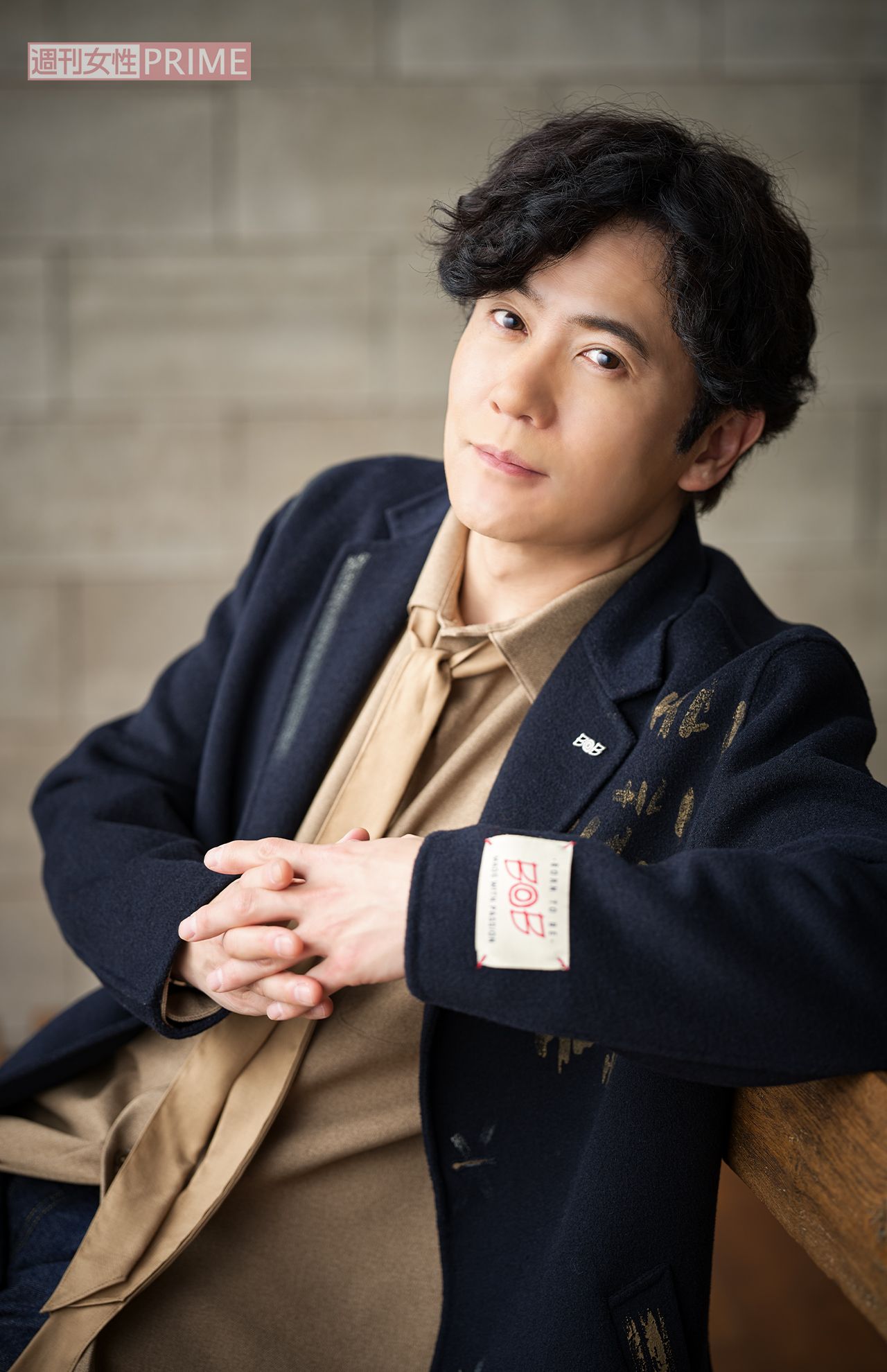 稲垣吾郎　撮影／廣瀬靖士　ヘアメイク／金田順子　スタイリスト／黒澤彰乃　衣装協力／ジャクソン・マティス （ヒラクPR）、ボブ （タキヒヨー）　撮影協力／PROPS NOW、BACKGROUNDS FACTORY