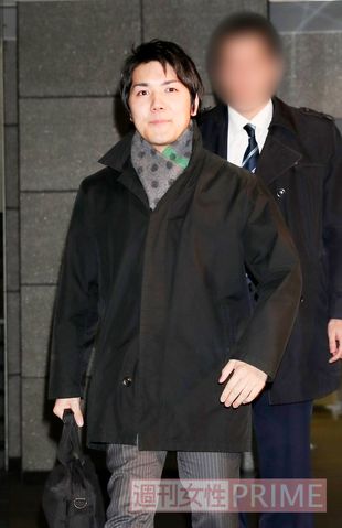 '18年2月、職場から退勤する小室さんとSP。結婚後はより厳重な警備体制が敷かれる？