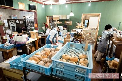 2軒目ではコーヒーの自家焙煎をする機械導入も進めている　撮影／伊藤和幸