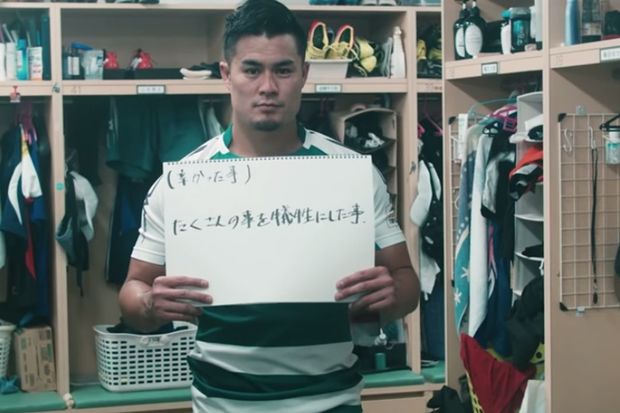 岡本真夜の楽曲で夢を語った田村（『君だけのStory』ミュージックビデオより）