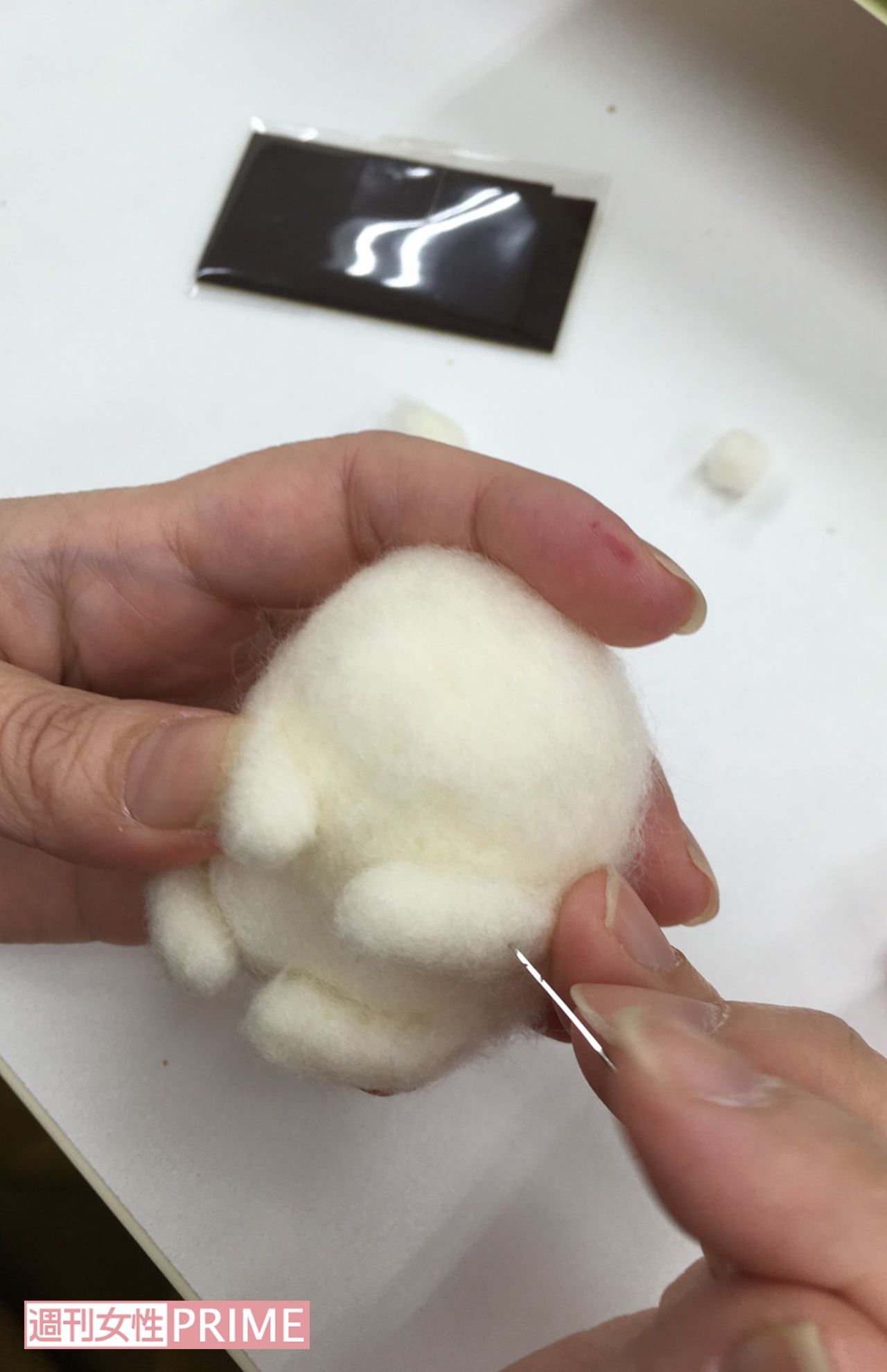 『ニードルフェルトですみっコぐらし』製作会を実施。初心者ばかりだったが、綿を針で刺すことで形になっていくのが面白く、大の大人でもハマる人が続出。無心で針を刺すことはストレス解消にもなると大満足だった