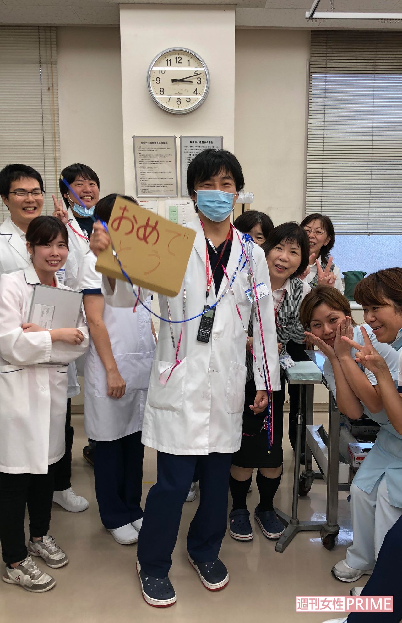 国家資格「精神保健指定医」を取得した際、常勤の東加古川病院外来のスタッフが急きょ段ボールでお祝いしてくれた