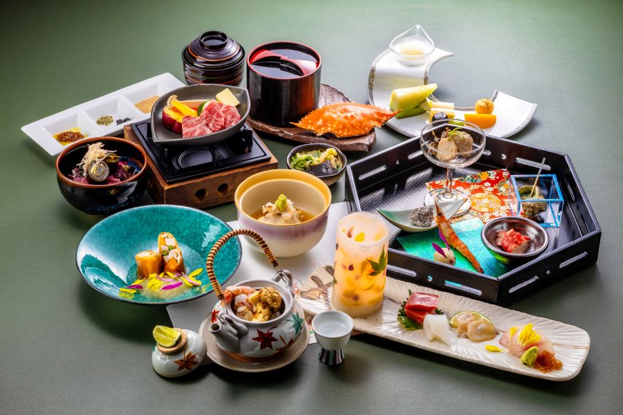 夕食は知多半島の山海の幸など、地元の食材を使った和食会席