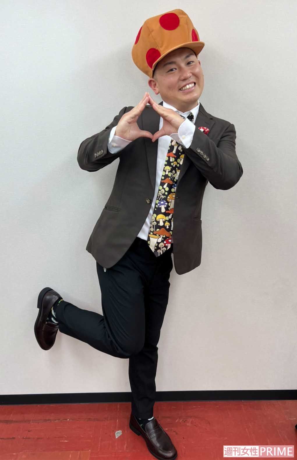 “きのこ芸人”として活動する坂井きのこ