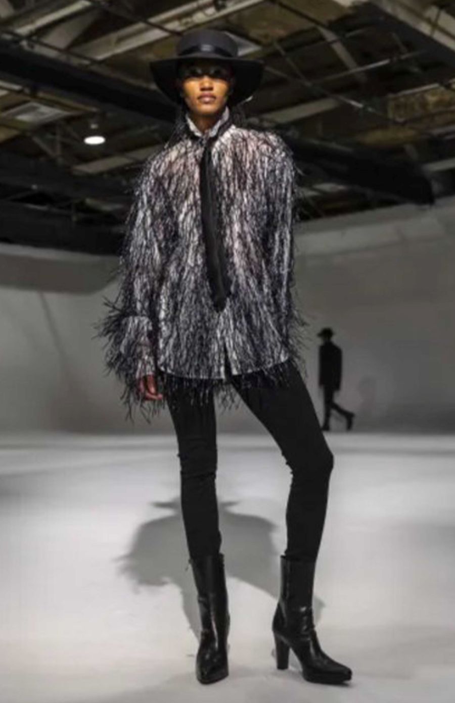 明菜が衣装で使用したフリンジシャツ（ブランド公式サイトより）