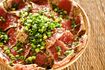 見るからにおいしそうなこうちゃんの料理『炙りマグロの黒胡椒丼』(公式ブログより)