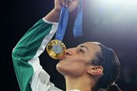 パリ五輪女子ボクシング金メダリストの“性別”が流出「体内に睾丸が埋もれている」の衝撃に“やっぱり”の…