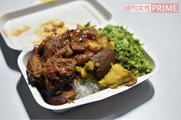 出場国の珍しい料理も。「トンガ風カレー」はボリューム満点！　撮影／渡邉智裕