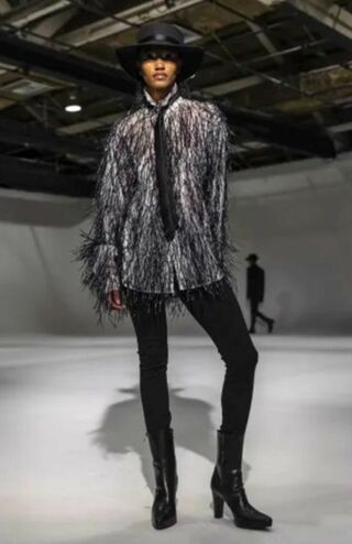 明菜が衣装で使用したフリンジシャツ（ブランド公式サイトより）