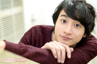 小関裕太、大親友の須賀健太と共演！ 学生時代は「もっとエンジョイしておけば」