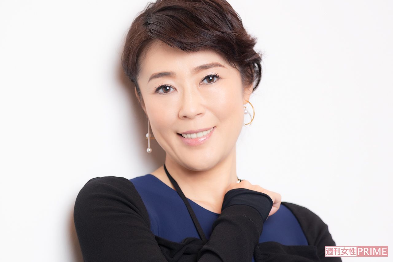 寺島しのぶ（48）　撮影／矢島泰輔  スタイリング／中井綾子（crepe）  ヘアメイク／光倉カオル（dynamic）  衣装協力／ROSETTA GETTY、TASAKI