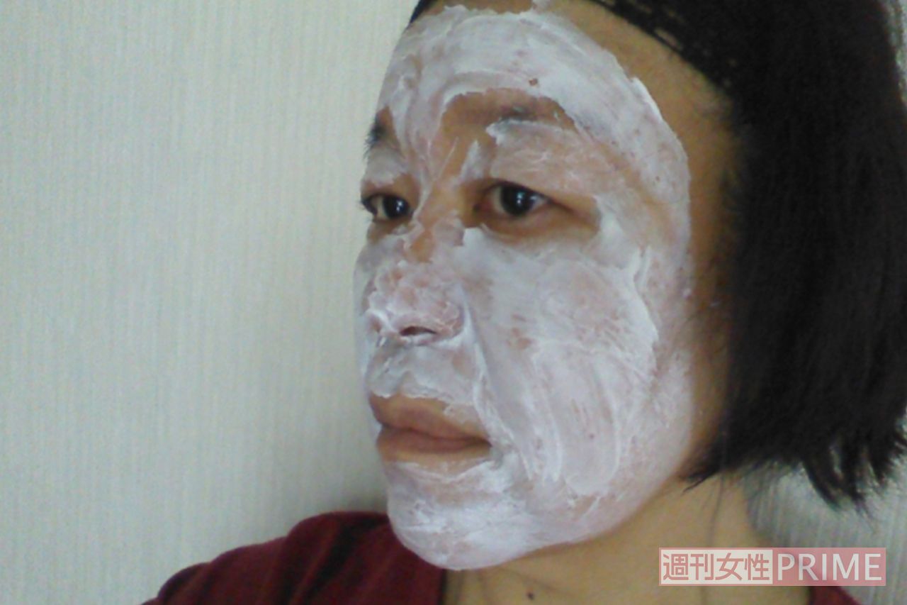 乾燥の時期に人気の、ハンドクリームや保湿クリームでのパックは効果があるかというと……⁉