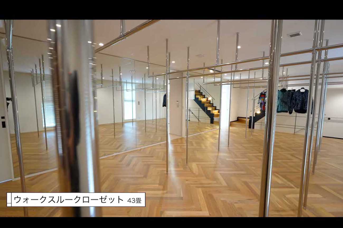 ヒカキンが住む20億円の新居のウォークスルークローゼット（本人のYouTubeチャンネルより）
