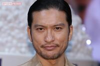 長瀬智也『ザ!鉄腕!DASH!!』TOKIOの30周年お祝いよりも「危険以外の何物でもない」やんちゃなスケボー姿