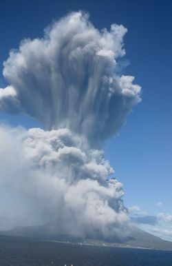 桜島は4月28日、9か月ぶりに爆発的噴火した。写真は当時のものではありません